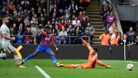 Wilfried Zaha sangat jagi membobol gawang lawan saat membela Crystal Palace di Selhurst Park. Ada tiga dari empat gol yang dicetak di laga kandang. (Foto: Tony OBrien/Reuters)