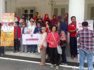 Jelang Pergantian Djarot, Warga Sambangi Balai Kota