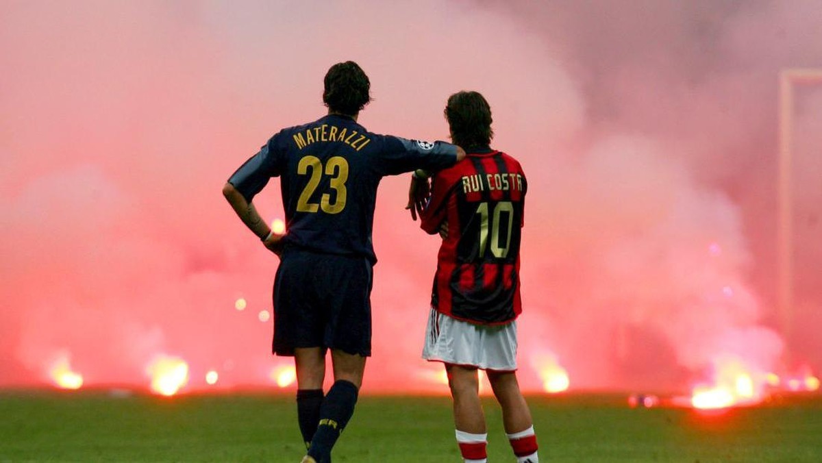 Materazzi dan Rui Costa. Foto: REUTERS/Stefano Rellandini
