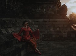 Berkebaya Merah, Kahiyang Pamer Foto di Borobudur Jelang Pernikahan