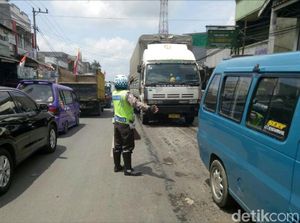 Ragam Cerita Warga Lewati Horor Macet Jalur Sukabumi-Bogor Ragam Cerita Warga Lewati Horor Macet Jalur Sukabumi-Bogor