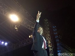 Di Konser Perpisahan Relawan, Djarot: Kampanye Usai, Salam Damai!