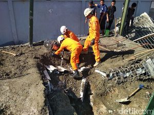 Satu Pekerja Tertimpa Bangunan Hotel Ambruk Berhasil Dievakuasi