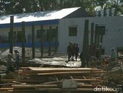 Bangunan Hotel Ambruk Timpa Pekerja, 4 Orang Luka, 1 Tertimbun