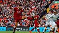 Emre Can membuang kans bikin gol di babak kedua ketika sepakannya dari jarak dekat melayang di atas mistar (Phil Noble/Reuters)
