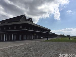 Bandara Banyuwangi Ditutup hingga Pukul 15.00 WIB Bandara Banyuwangi Ditutup hingga Pukul 15.00 WIB
