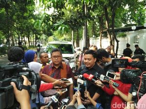 Putra Walkot Risma Ikut Nimbrung di Rumah Mega