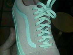 Viral Foto Warna Sepatu yang Bikin Bingung, Bisa Tebak?