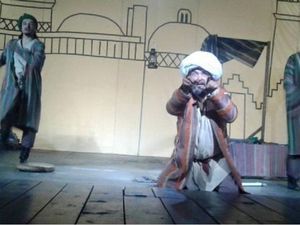 Dua Pemain Teater Ditangkap karena Berjanggut Dua Pemain Teater Ditangkap karena Berjanggut