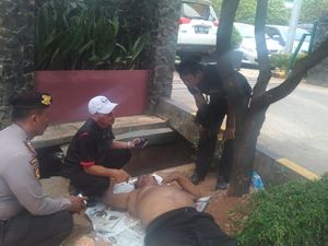 Nasib Sunarto: Sakit dan Telantar di Depan RS di Kelapa Gading