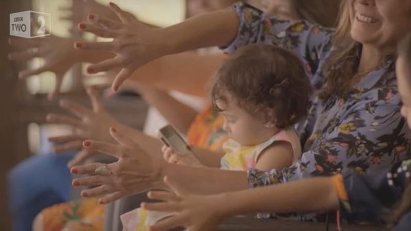 Unik, 14 Orang di Keluarga Ini Punya 6 Jari di Setiap Tangan!