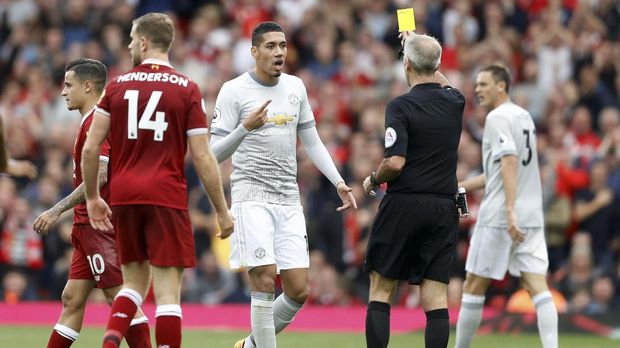 Chris Smalling menjadi salah satu pemain yang mengisi posisi bek tengah di MU.