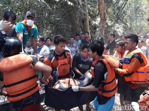 Mayat Ayah Dua Anak Hanyut Ditemukan Tersangkut Rumpun Bambu Mayat Ayah Dua Anak Hanyut Ditemukan Tersangkut Rumpun Bambu