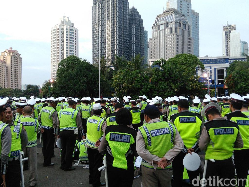Zikir di Polda Metro, Ustaz Yusuf Mansur Titip Pesan Ini ke Polisi Zikir di Polda Metro, Ustaz Yusuf Mansur Titip Pesan Ini ke Polisi