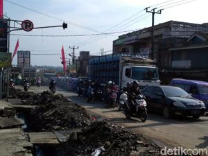Penampakan Horor Macet Pemicu Kades Sukabumi Surati Jokowi Penampakan Horor Macet Pemicu Kades Sukabumi Surati Jokowi