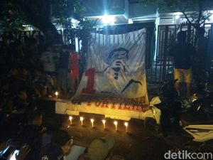Lilin dan Ucapan Selamat Jalan untuk Kapten Persela Choirul Huda Lilin dan Ucapan Selamat Jalan untuk Kapten Persela Choirul Huda