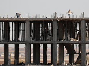 Foto: Ketika Anak di Suriah Jadi Kuli Bangunan di Tengah Perang