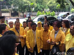 Bawa Setumpuk Berkas, Golkar Daftar Jadi Peserta Pemilu ke KPU