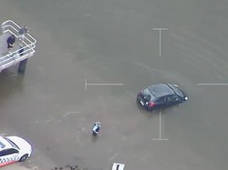 Diduga Efek Obat, Perempuan Ini Tiba-tiba Menyetir ke Tengah Sungai