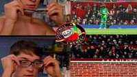 Seperti ini penampakan gawang MU di mata pemain lawan kalau De Gea ada di bawah mistar. (Foto: istimewa)