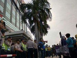 Diancam, Massa yang Ingin Tutup Alexis Batal Demo