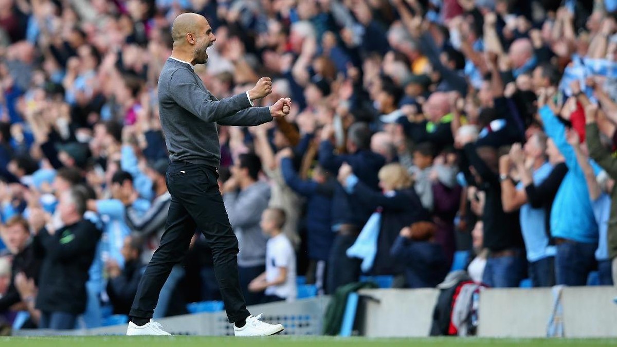 Pep Guardiola merayakan gol Manchester City (Alex Livesey/Getty Images)