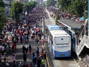 PT TransJakarta Sayangkan Pesepeda Masuk Busway Saat CFD Mampang PT TransJakarta Sayangkan Pesepeda Masuk Busway Saat CFD Mampang