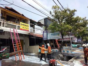 Kebakaran di Mulyosari Padam, 5 Ruko Ludes Terbakar