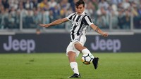 Juventus berusaha mati-matian untuk menyamakan kedudukan. Dybala pun diturunkan demi menambah daya gedor di lini depan. Foto: Massimo Pinca/Reuters