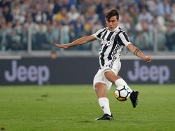 Juventus berusaha mati-matian untuk menyamakan kedudukan. Dybala pun diturunkan demi menambah daya gedor di lini depan. Foto: Massimo Pinca/Reuters