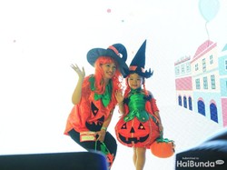 Latih Kepercayaan Diri Si Kecil Lewat Fashion Show Ibu dan Anak