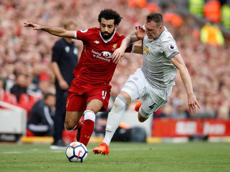 Neville: Kejar Gelar Juara Liga Champions Liverpool, MU! Neville: Kejar Gelar Juara Liga Champions Liverpool, MU!