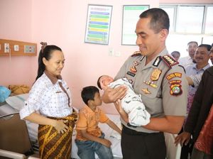 Terus Ditolak Taksi, Ibu di Jakut Melahirkan di Mobil Polisi