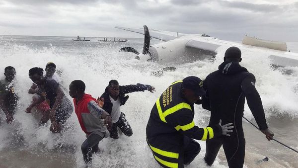 Foto: Pesawat Kargo Sewaan Tentara Prancis Jatuh di Pantai Gading