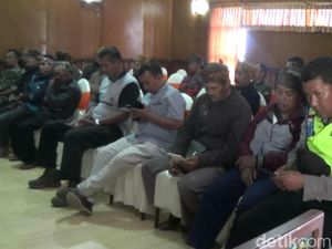 TNBTS Kumpulkan Warga, Bahas Tugu Kontroversial di Bromo
