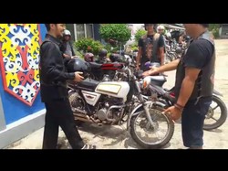 Gaya Fidelis Keluar dari Penjara dan Pulang Naik Motor Jadul
