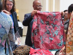 Peserta Annual Meeting IMF-WB Serbu Batik, Kopi Hingga Satai