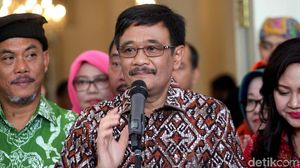 Dengan Mata Berkaca-kaca Djarot Lepas Jabatan Gubernur
