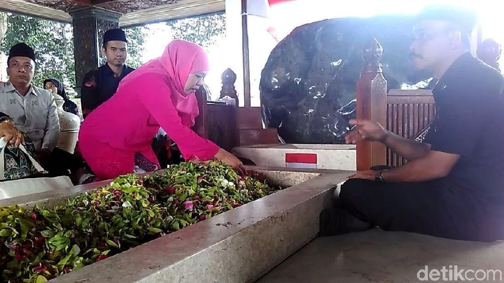 Foto: Khofifah Ziarah ke Makam Bung Karno Jelang Pilgub Jatim
