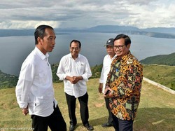 Saat Jokowi dan Para Menteri Kagumi Indahnya Danau Toba