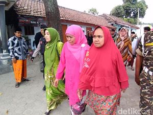 PDIP Pilih Gus Ipul-Anas, Khofifah Pun Akan Bertemu Kiai se-Jatim PDIP Pilih Gus Ipul-Anas, Khofifah Pun Akan Bertemu Kiai se-Jatim