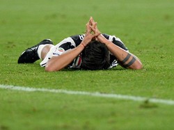 Ini adalah kali kedua secara beruntun Dybala gagal mengeksekusi penalti. Dia juga gagal ketika Juve ditahan imbang Atalanta 2-2 belum lama ini. Foto: Massimo Pinca/Reuters