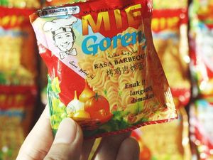 Anak 90-an Pasti Tahu Ragam Camilan Mie Jadul Ini!