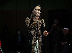 Dibilang Mirip Tunangan Kapten Tendean, Dewi Gita: Kayak Aku Muda