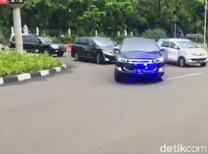Anies Diantar Innova, Sandiaga Pakai Nissan Elgrand ke Pelantikan Anies Diantar Innova, Sandiaga Pakai Nissan Elgrand ke Pelantikan