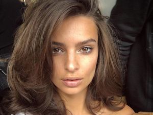 10 Foto Seksi Emily Ratajkowski di Instagram