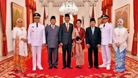 Foto: Prabowo di Antara Jokowi dan Anies