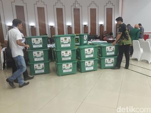 PPP Kubu Romi Datangi KPU, Lengkapi Dokumen Syarat Peserta Pemilu PPP Kubu Romi Datangi KPU, Lengkapi Dokumen Syarat Peserta Pemilu