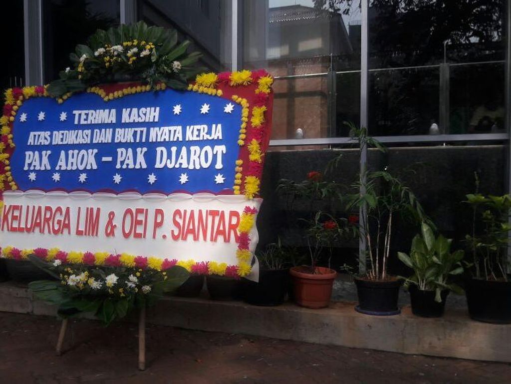 Masih Ada Karangan Bunga untuk Ahok-Djarot di Balai Kota Masih Ada Karangan Bunga untuk Ahok-Djarot di Balai Kota