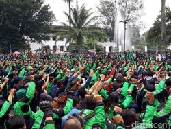 Sopir Ojek dan Taksi Online di Bandung Minta Tetap Beroperasi